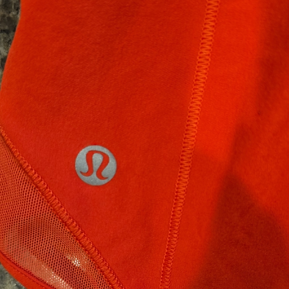 Lululemon LR Hotty Hot II Shorts - Picture 3 of 10